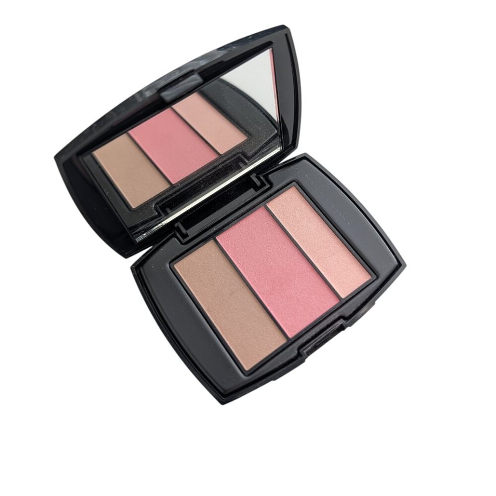 Lancome Blush Subtil Palette in 323 ROSE FLUSH Travel Size 2g /0.07oz